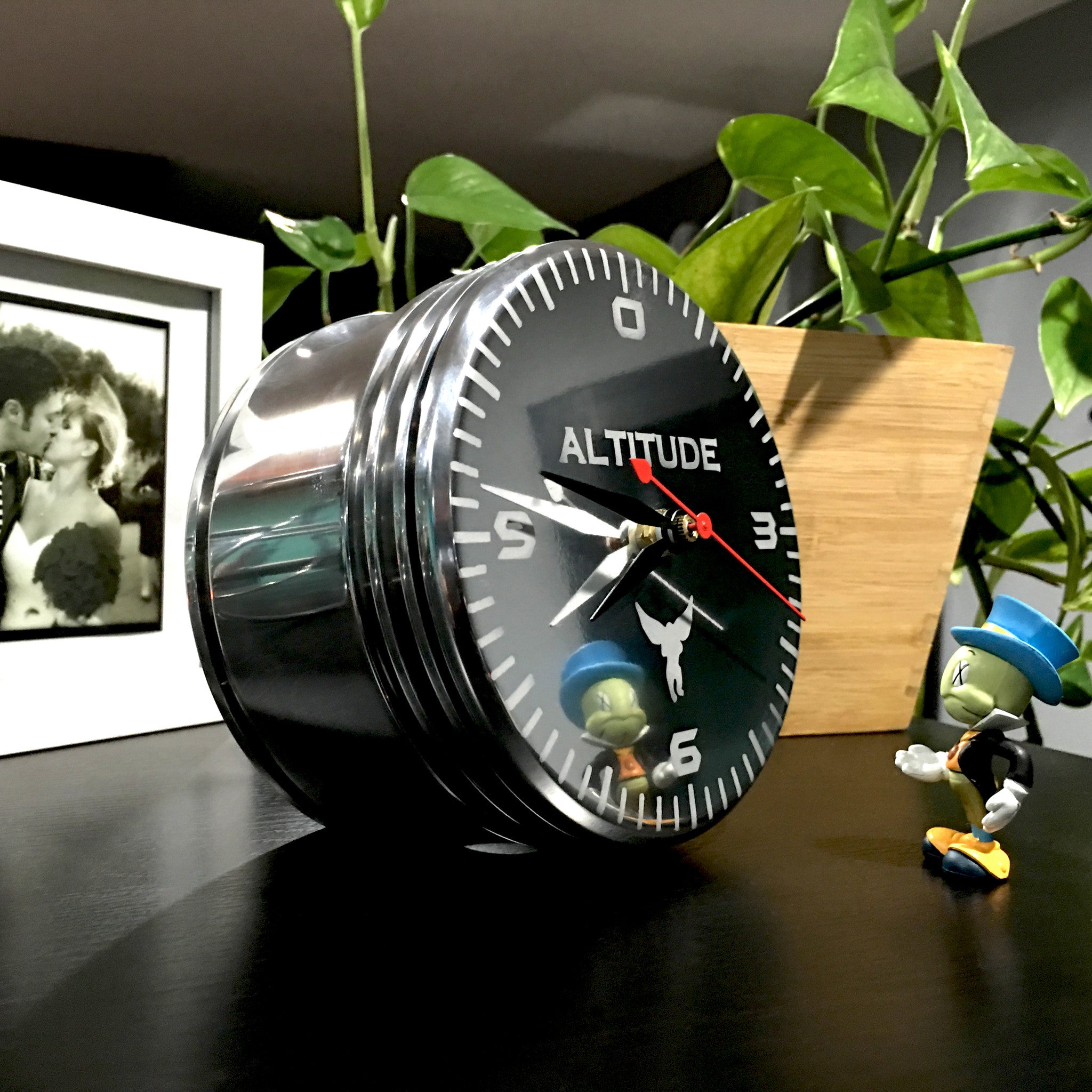 Altimeter WWII Airplane Radial Engine Piston Desk Clock