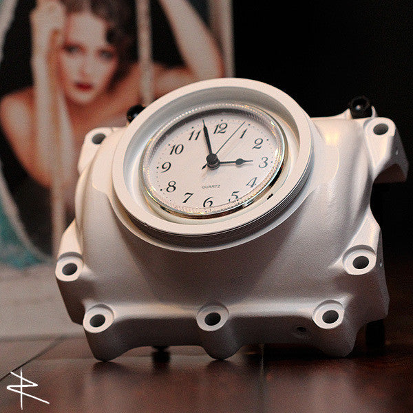 Desk Clock 172 Hub Shell Clock from a Cessna Skyhawk Airplane