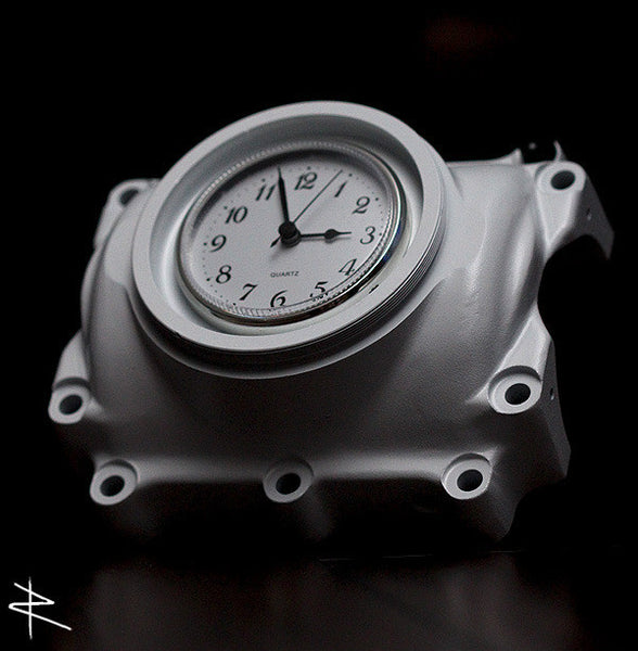 Desk Clock 172 Hub Shell Clock from a Cessna Skyhawk Airplane